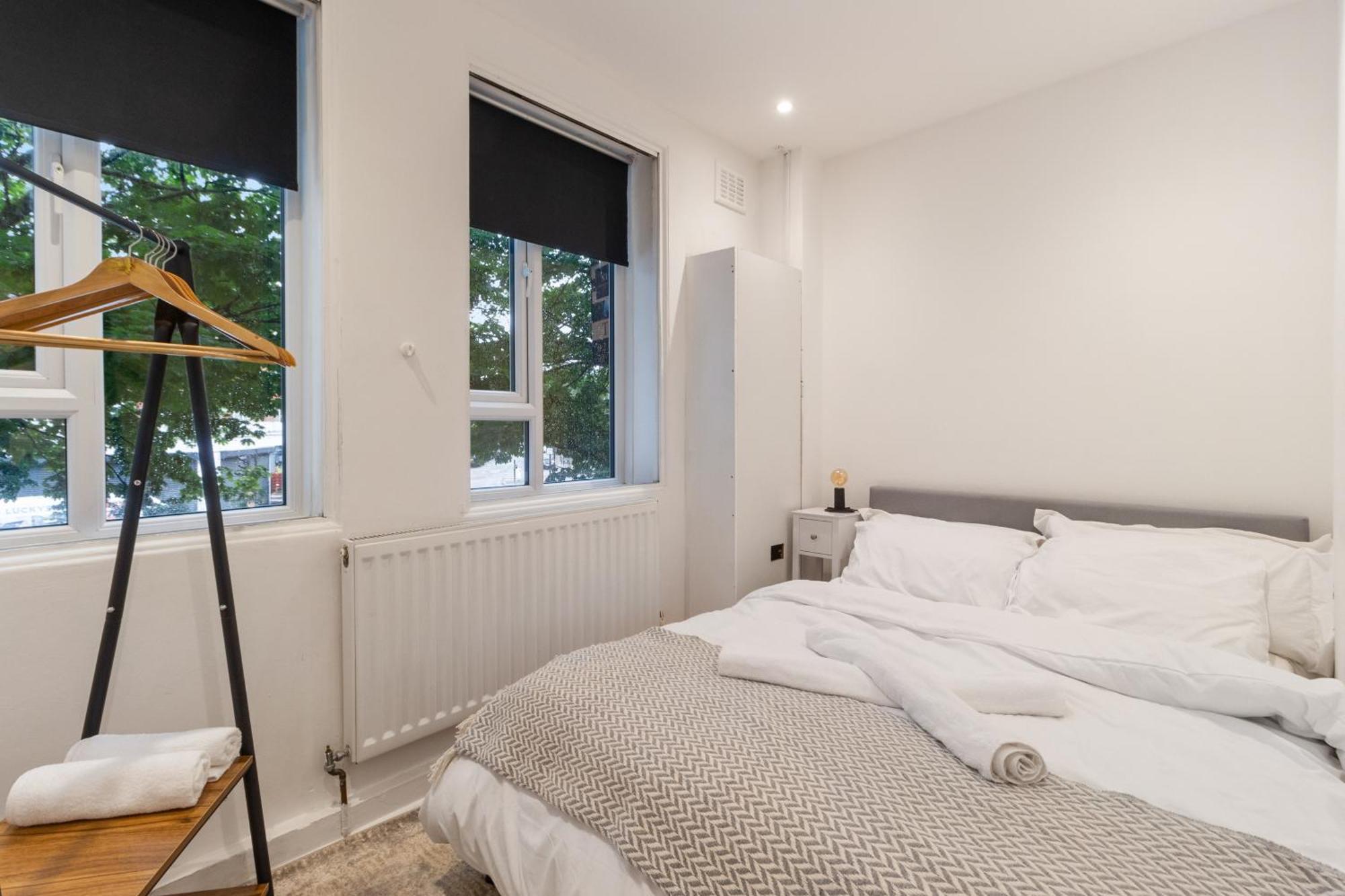 Stylish Flat 10 Mins From Train, Near Emirates & Camden *